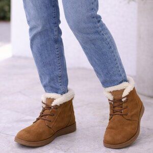 Cozy Sherpa-Lined Suede Chukka Boots – Lace-Up Ankle Style – Size 11